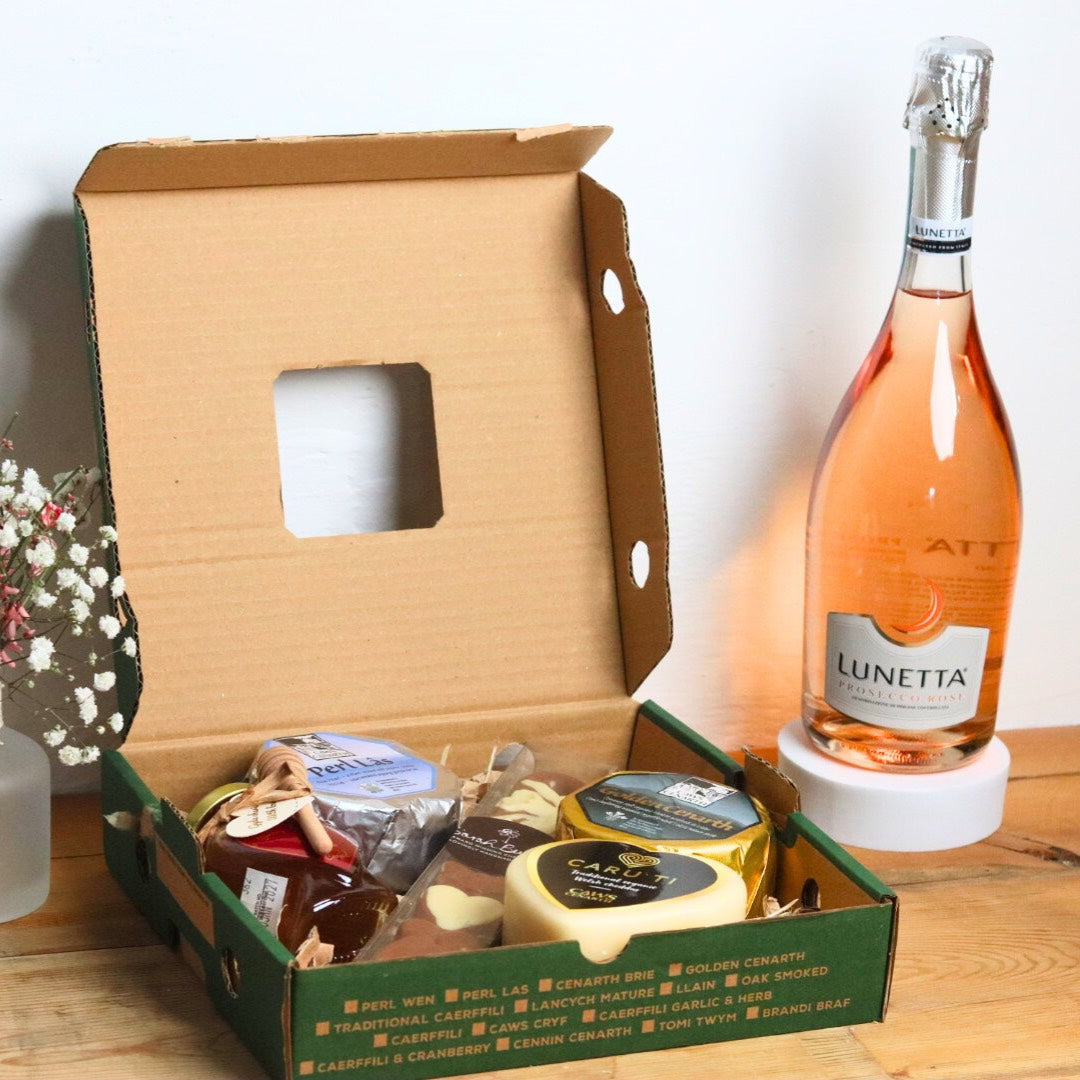 St Dwynwen's Gift box with Prosecco